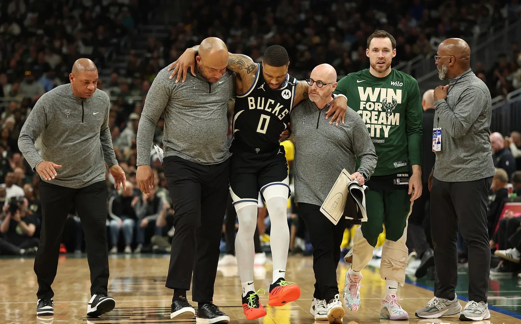 开云全站APP官方下载雄鹿核心球员伤退，球队未来走势成疑，如果应用市场.