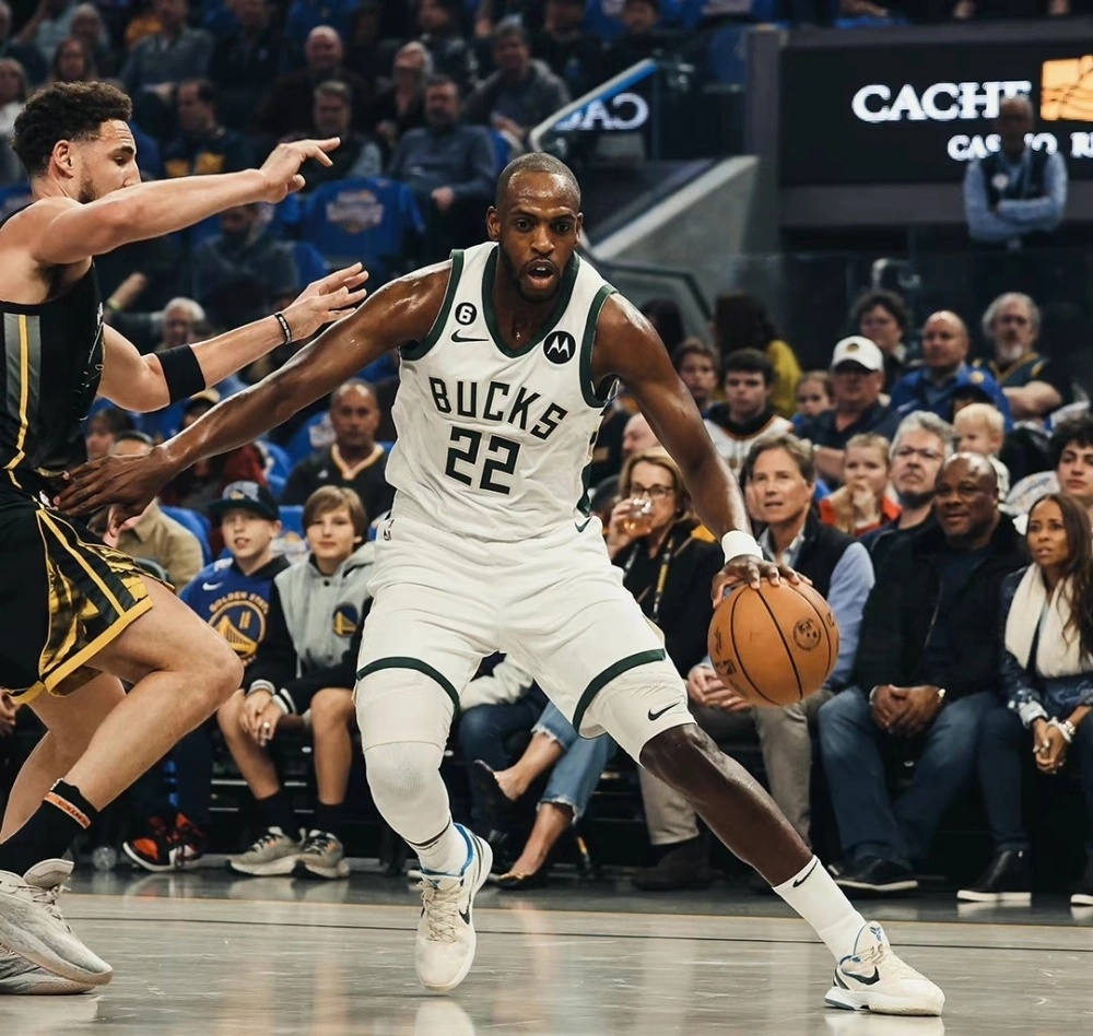 开云平台最新版本包含徽州雄鹿队火力全开关东雄鹿队，冲浪热身赛上演耐力碾压对手！豪门底蕴再次显现的词条