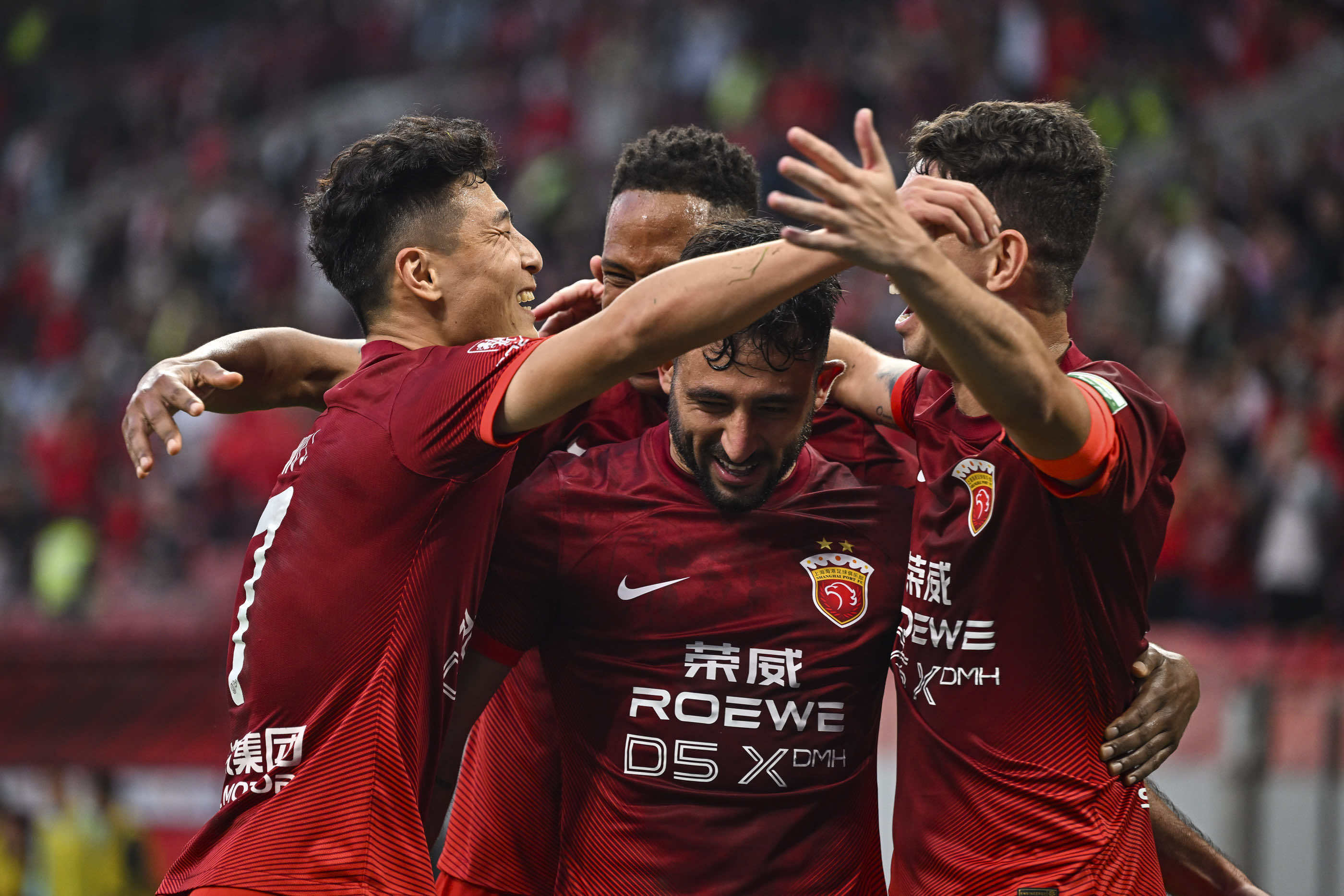 开云APP安装包下载上海海港发布备战花絮，集结日再遭质疑，法国杯任务艰巨，轮换策略成焦点的简单介绍